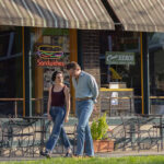 Critique de « Carousel » : Chris Pine et Jenny Slate surmontent un début hésitant pour explorer intensément l'amour, la solitude et la peur dans un drame intime. Critique de « Carousel » : Chris Pine et Jenny