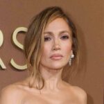 "Des mélodies entraînantes, des chansons envoûtantes, des paillettes et de la romance..." : noté 3,7 sur 5, c'est le film le plus réussi de Jennifer Lopez ! "Des mélodies entraînantes, des chansons envoûtantes, des paillettes et de