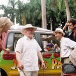Jurassic Park : dès les premières scènes, un détail discret révèle l'ignorance de John Hammond (Richard Attenborough) sur ses actions. Jurassic Park : dès les premières scènes, un détail discret