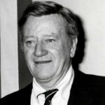 Il y a 98 ans, avant de devenir une grande star, John Wayne a échappé de justesse à la mort lors de cette scène incroyable ! Il y a 98 ans, avant de devenir une grande