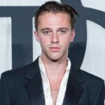 Premières images : Benjamin Voisin incarne Johnny Hallyday ! Découvrez l’ensemble du casting du film biographique. Premières images : Benjamin Voisin incarne Johnny Hallyday ! Découvrez